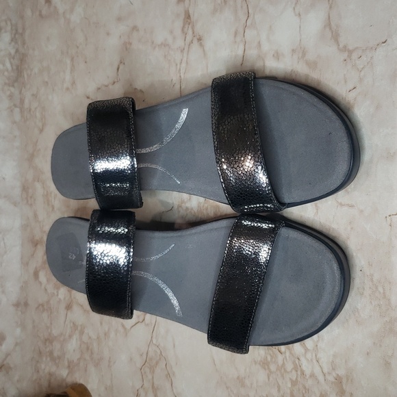 Naot Women's Dark Gray Silver Metallic Slide Sandals Size 11 - Picture 2 of 7